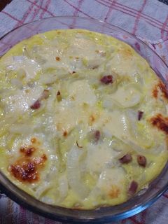 Una foto de Tarta de cebolla y panceta