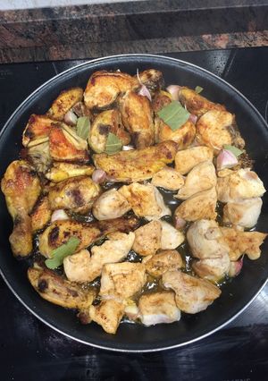 Una foto de Pollo al ajillo