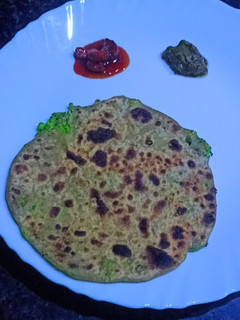 मटर का स्पाइसी पराठा (Matar ka spicy paratha recipe in Hindi) रेसिपी मुख्य फोटो