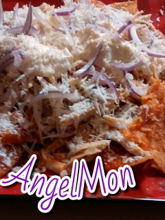 Una foto de Chilaquiles😋