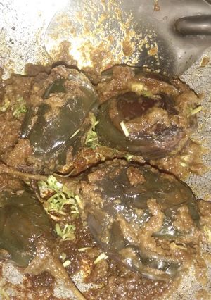 बैंगन का भरवा (Baingan ka bharwan recipe in hindi) रेसिपी मुख्य फोटो