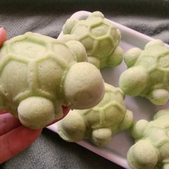 A picture of Steamed Turtle Cake.