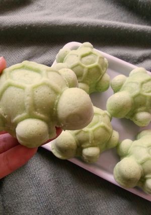 A picture of Steamed Turtle Cake.