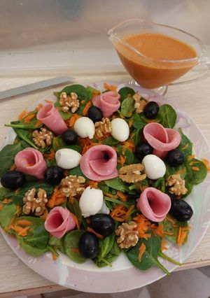 Una foto de Ensalada de espinacas y zanahoria