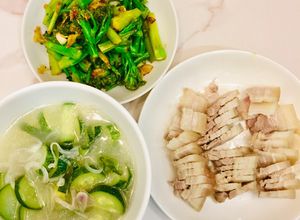 Hình của món Mâm cơm nhà 30 phút: thịt heo luộc, canh bí ngòi, bông cải xanh baby xào tỏi dầu hào.