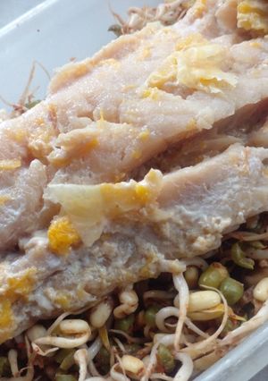 Una foto de Corvina a la Mandarina - filete de pescado al horno