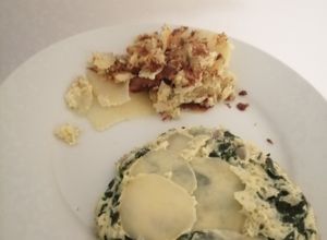 Una foto de Quiche de espinacas con costra de papas