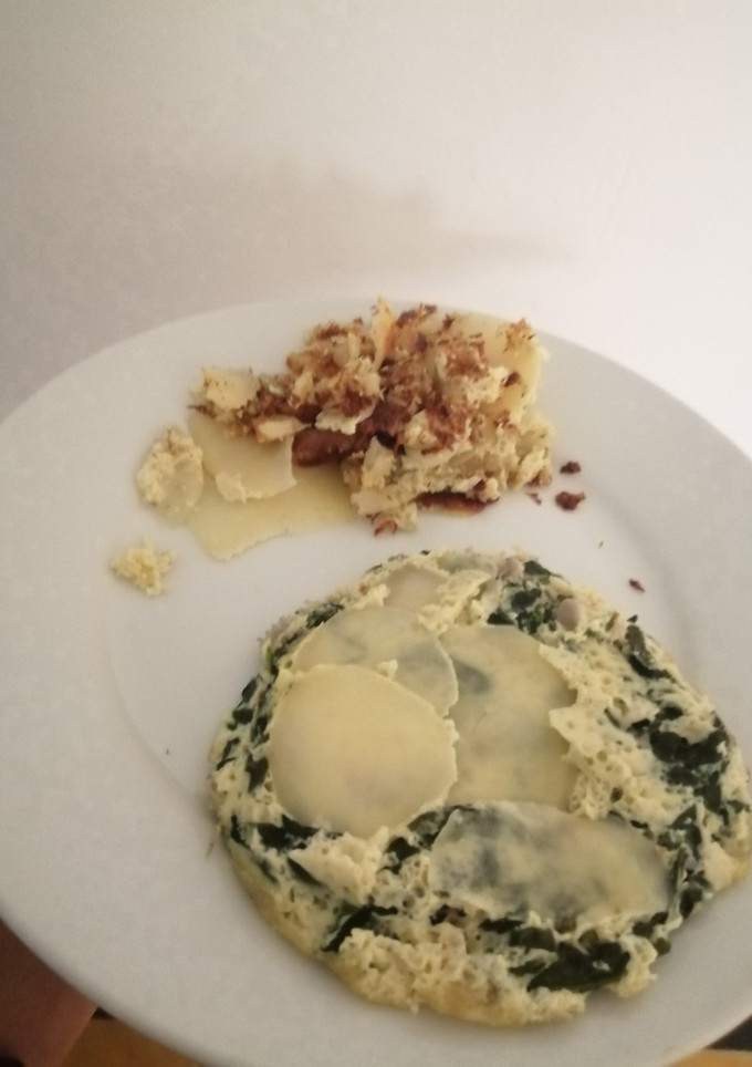 Una foto de Quiche de espinacas con costra de papas