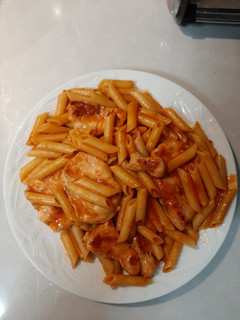 Una foto de Macarrones con pavo a la sartén