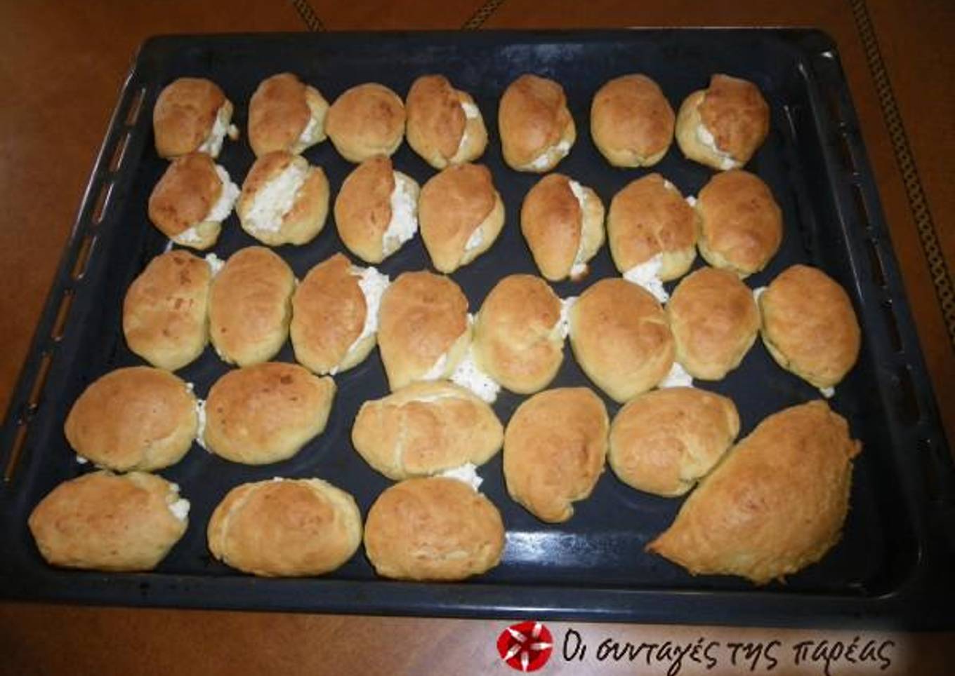 Mini cheese pies with yogurt