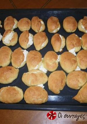 A picture of Mini cheese pies with yogurt.