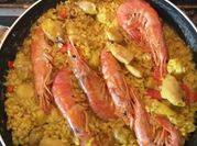 Una foto de langostinos y arroz