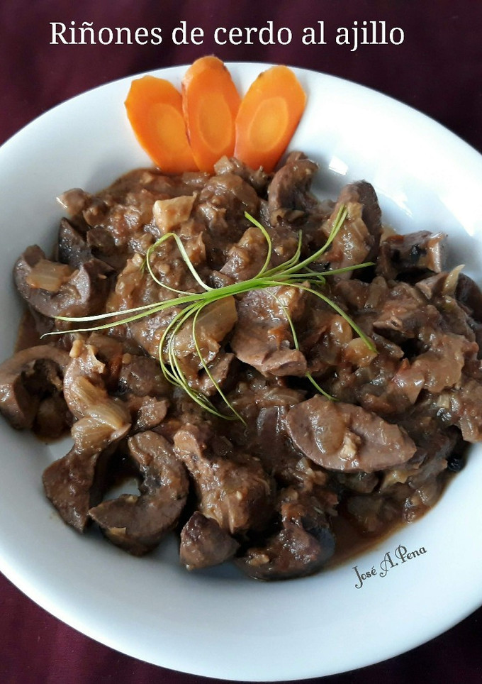 Una foto de Riñones de cerdo al ajillo