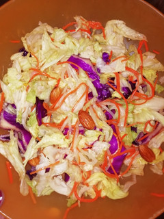 Una foto de Ensalada fit con almendras