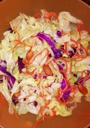 Una foto de Ensalada fit con almendras