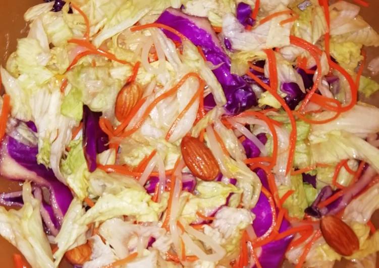 Ensalada fit con almendras
