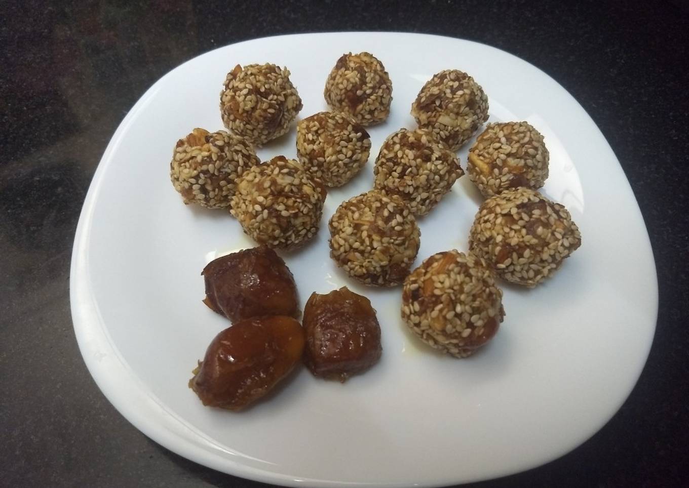 Dates crunchy bite/ laddu