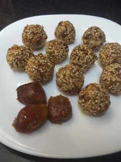 A picture of Dates crunchy bite/ laddu.