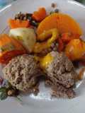 Albóndigas con verduras y legumbres en caldo