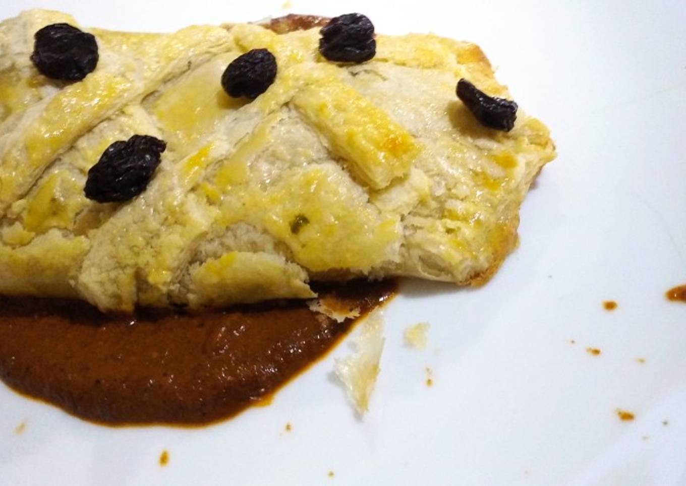 Rollo de chile poblano hojaldrado