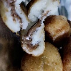 A picture of Choco bread balls.