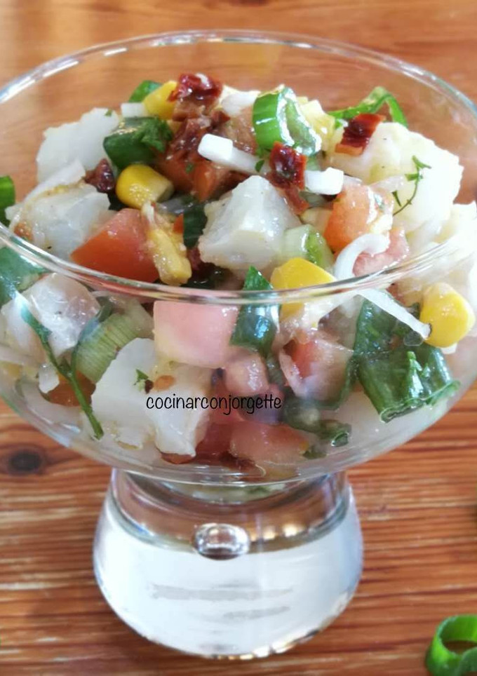 Una foto de Ceviche de bacalao con tomate secos y cebolleta