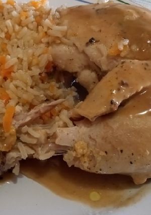 Una foto de Pata muslo al Jerez con arroz integral y zanahoria