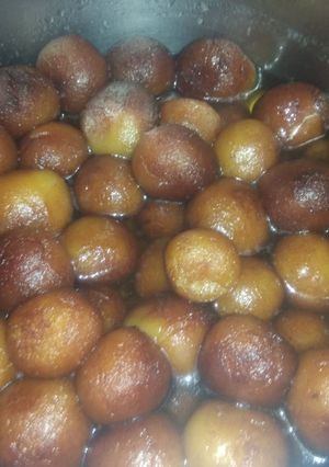 गुलाब जामुन (gulab jamun recipe in Hindi) रेसिपी मुख्य फोटो