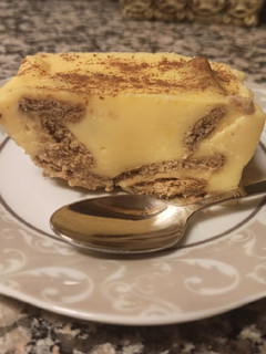 Una foto de Flan de queso, natillas, cuajada y galletas
