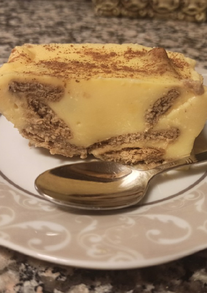 Una foto de Flan de queso, natillas, cuajada y galletas