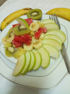 A picture of Fruit blunch.