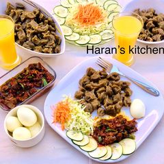 A picture of Dumplings (dan wake) with kidney and liver sauce.