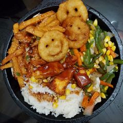 A picture of Paneer Aloo Smiley Sizzler.