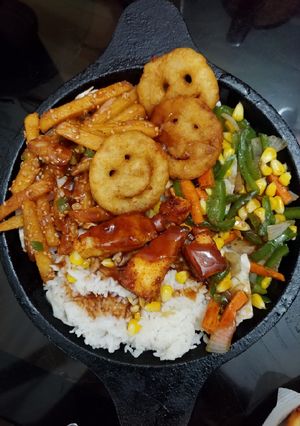 A picture of Paneer Aloo Smiley Sizzler.
