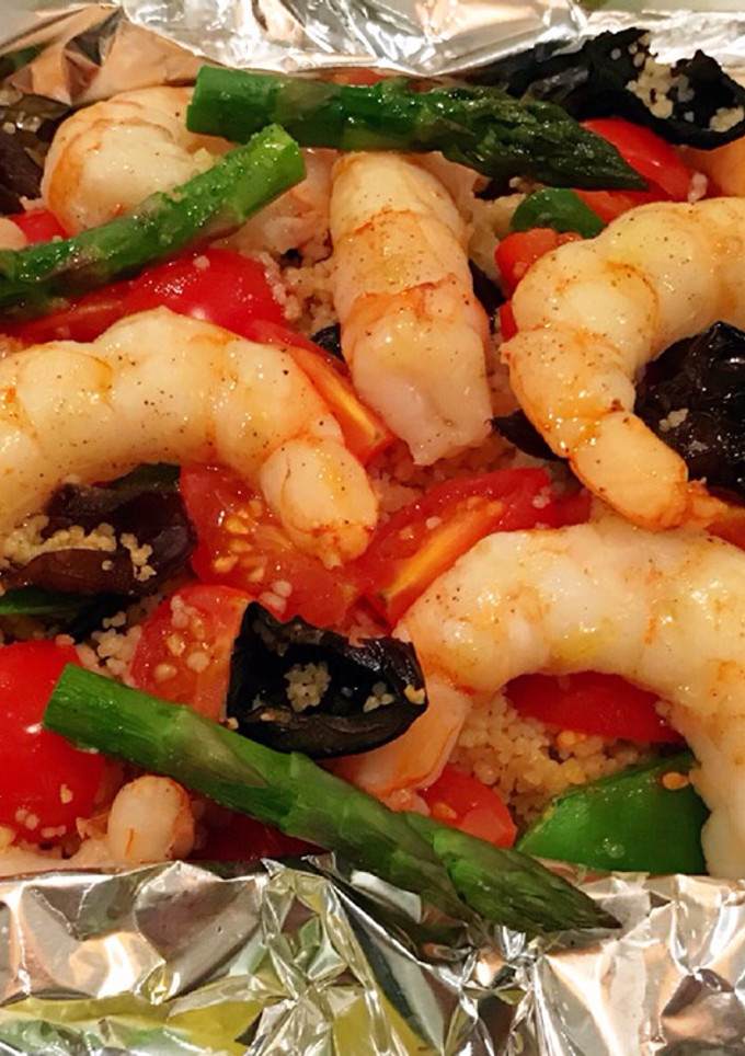 Una foto de Cuscús con gambones en papillote