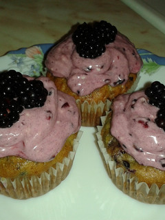 Φωτογραφία της συνταγής Blackberry zucchini muffins (κεκάκια με βατόμουρα και κολοκυθάκι)