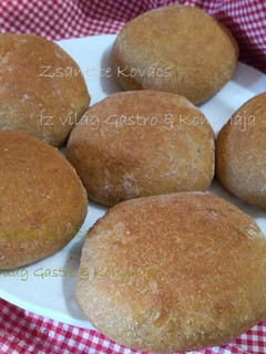 Teljes kiőrlésű szendvics zsemle recept fotója