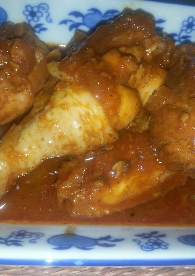 Una foto de Pollo guisado al estilo dominicano