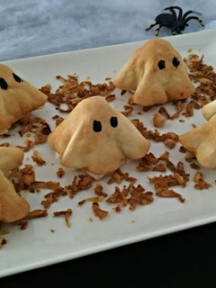 Una foto de Fantasmitas de oblea de empanadilla (rellenos de ensaladilla rusa)