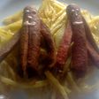 Salchipulpos con papas fritas y aderezo de chipotle estilo z