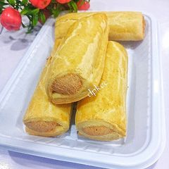 Easy Classic Sausage roll A picture of Easy Classic Sausage roll.
