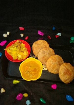 कचौरी, आलू गोभी फ्राई, पेठा ग्रेवी (Kachodi,aalu gobhi fry,pumpkin gravy recipe in hindi) रेसिपी मुख्य फोटो