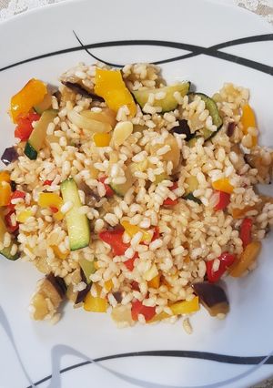 Una foto de Arroz integral con verduras