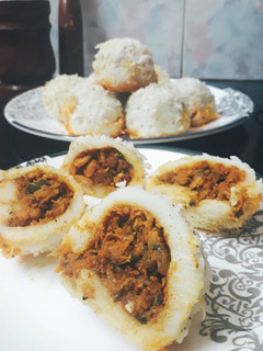 A picture of Minced prawn masala rice balls.