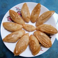 A picture of Crispy Sweet Layered Leaves.