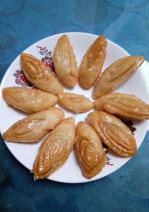 A picture of Crispy Sweet Layered Leaves.