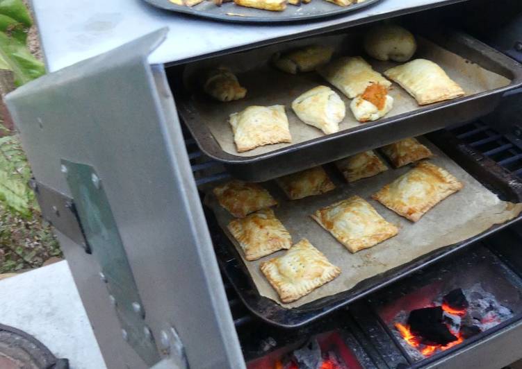 Sweet potato with dhania and spinach and onion puff pastry&rsquo;s baked in the Cookswell jiko