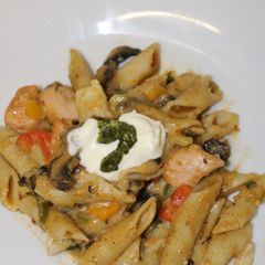 A picture of Sour Creamy chicken pasta.