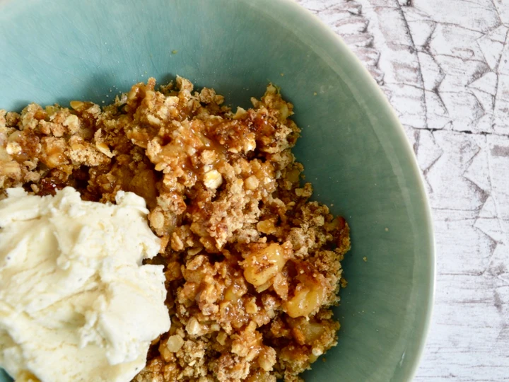 Recipe Caramel Apple Crumble which So Delicious