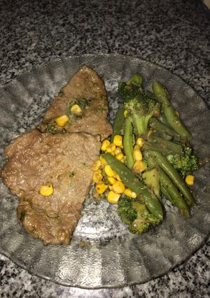 Una foto de Escalopes con vegetales